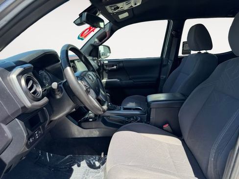 Certified 2018 Toyota Tacoma TRD Off-Road w/ Technology Package AWD/4WD image 9