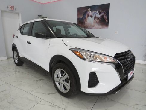 Used 2023 Nissan Kicks S image 2