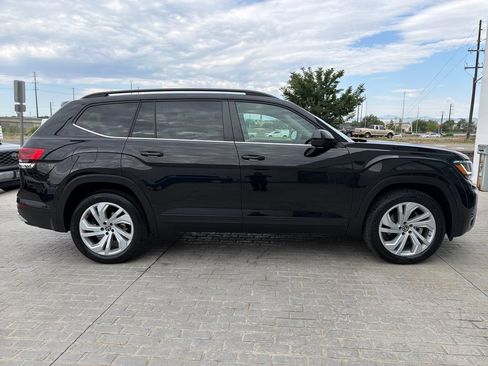 Certified 2022 Volkswagen Atlas SE w/ Panoramic Sunroof Package AWD/4WD image 8