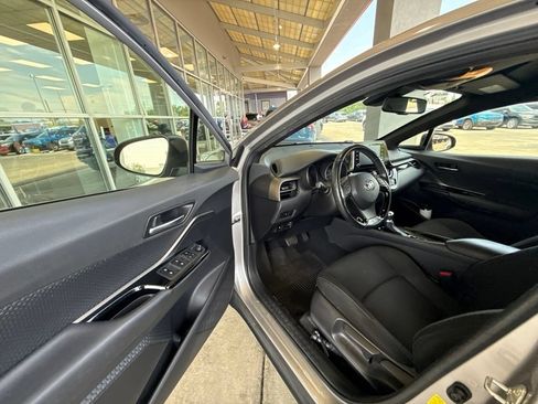 Used 2019 Toyota C-HR XLE FWD image 21