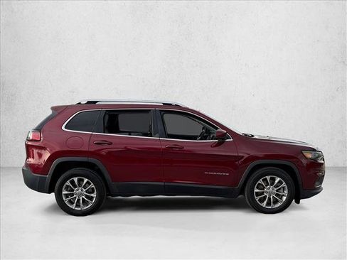 Used 2019 Jeep Cherokee Latitude Plus w/ Comfort/Convenience Group FWD image 4