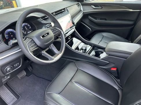 New 2026 Jeep Grand Cherokee Limited w/ Limited Altitude Package AWD/4WD image 10
