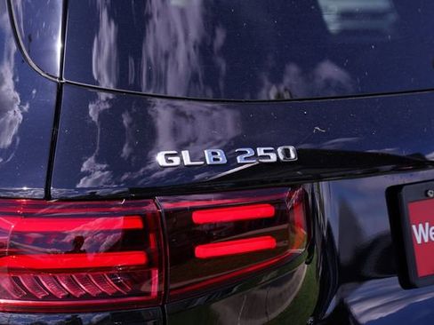 New 2026 Mercedes-Benz GLB 250 4MATIC image 9