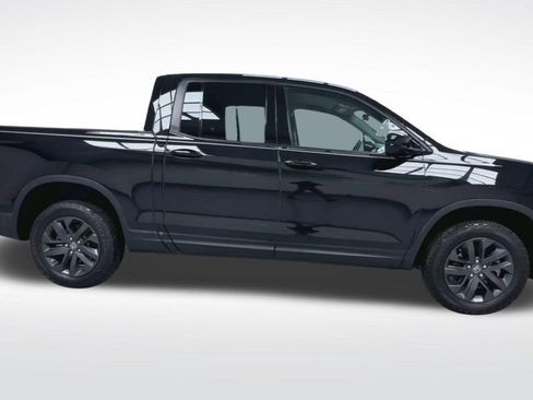 Used 2025 Honda Ridgeline Sport image 9
