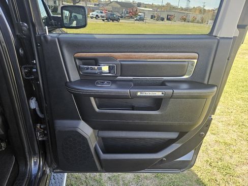 Used 2013 RAM 1500 Laramie w/ Convenience Group image 20
