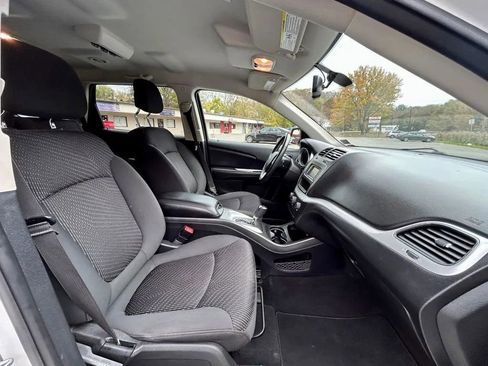 Used 2018 Dodge Journey SXT w/ Premium Group image 19