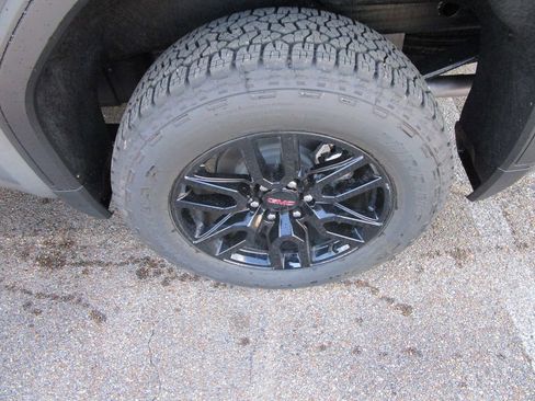 New 2026 GMC Sierra 1500 Elevation image 9