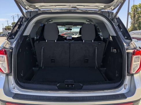 Used 2020 Ford Explorer XLT image 12