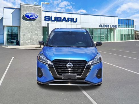 Used 2023 Nissan Kicks SR w/ SR Premium Package FWD image 2