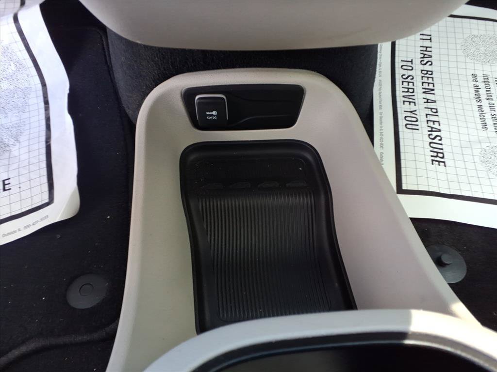 Used 2024 Chrysler Pacifica Touring-L FWD image 11
