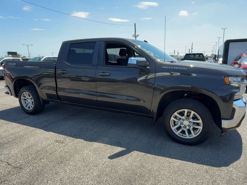 Used 2021 Chevrolet Silverado 1500 LT AWD/4WD image 2