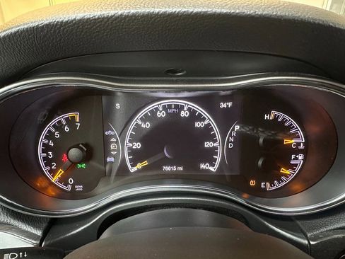 Used 2018 Jeep Grand Cherokee Laredo image 32