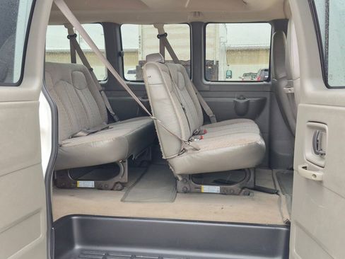 Used 2006 Chevrolet Express 3500 Passenger w/ LT Preferred Equipment Group RWD image 19