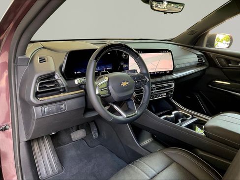 Used 2025 Chevrolet Traverse High Country FWD image 16