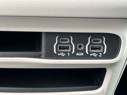 Used 2024 Chrysler Pacifica Touring-L FWD image 28