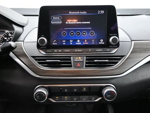 Used 2024 Nissan Altima 2.5 SV image 8