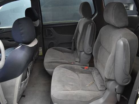 Used 2004 Toyota Sienna LE FWD image 13