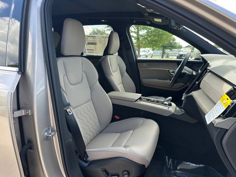 New 2026 Volvo XC90 B5 Plus AWD/4WD image 8
