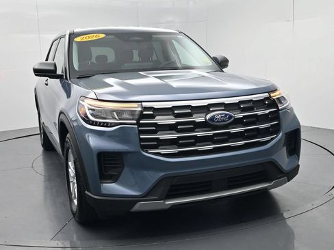 Used 2026 Ford Explorer Active AWD/4WD image 2