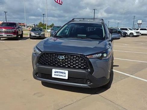 Used 2024 Toyota Corolla Cross LE w/ Moonroof Package FWD image 3