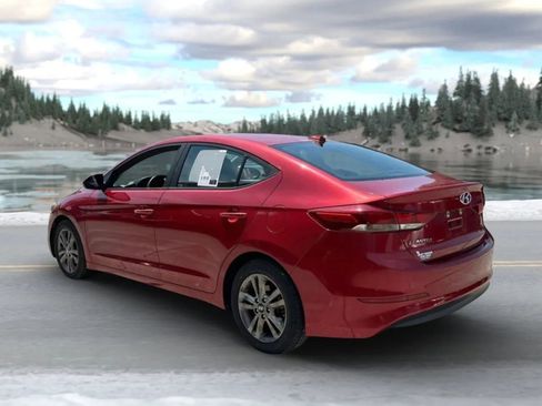 Used 2018 Hyundai Elantra SEL FWD image 5