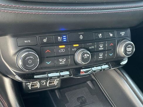 Used 2022 Dodge Durango R/T RWD image 37