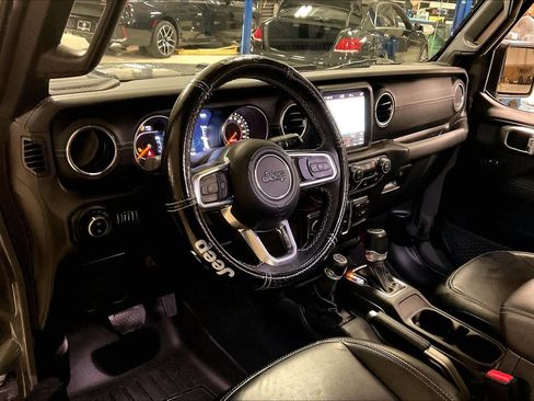 Used 2021 Jeep Gladiator Overland w/ Popular Equipment Package image 16