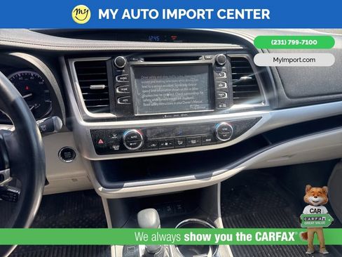 Used 2019 Toyota Highlander XLE AWD/4WD image 10