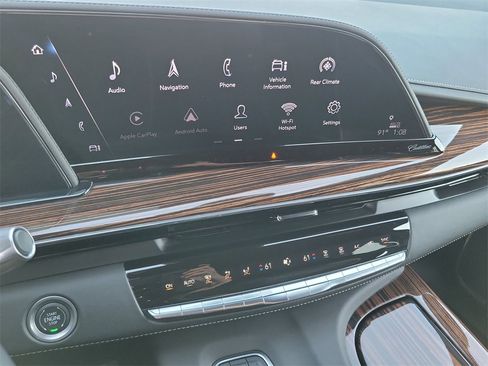 Certified 2024 Cadillac Escalade Premium Luxury image 13