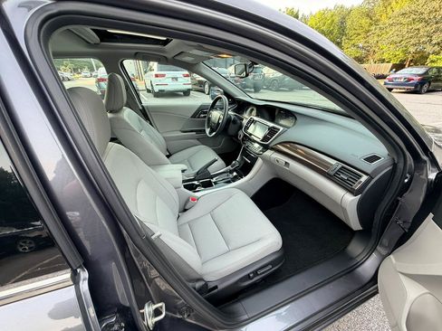 Used 2017 Honda Accord EX-L image 14