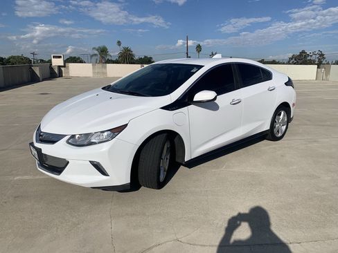 Used 2018 Chevrolet Volt LT image 3