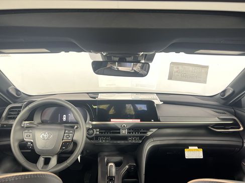 Used 2023 Toyota Crown Limited image 32