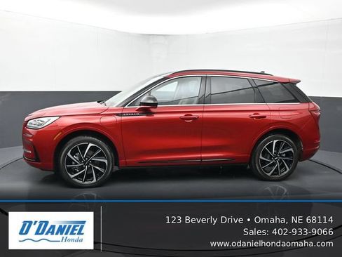 Used 2025 Lincoln Corsair Grand Touring AWD/4WD image 2