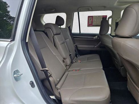 Used 2021 Lexus GX 460 w/ Accessory Package AWD/4WD image 22