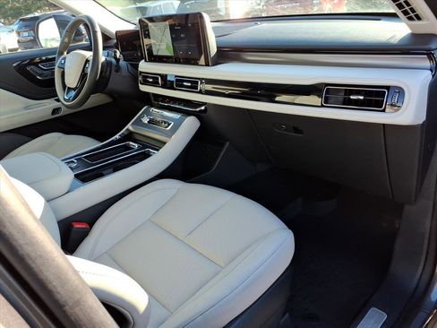 Used 2025 Lincoln Aviator AWD image 10