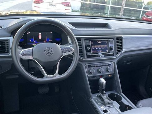 Used 2023 Volkswagen Atlas Cross Sport SE image 6