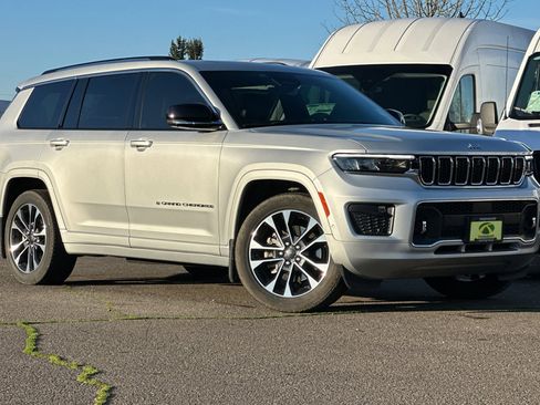 Used 2022 Jeep Grand Cherokee L Overland w/ Advanced Protech Group III image 2