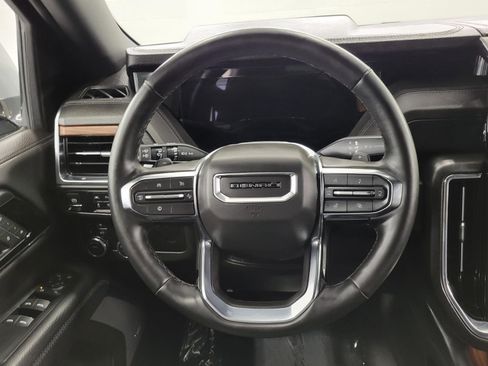 Used 2025 GMC Yukon XL Denali AWD/4WD image 5