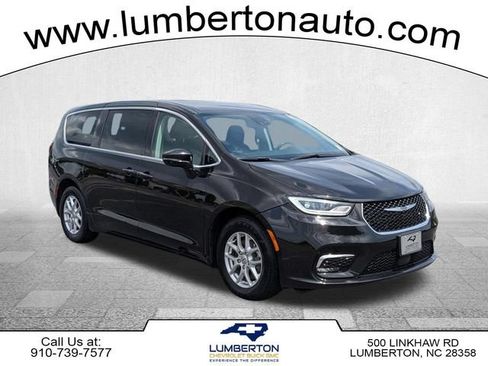 Used 2024 Chrysler Pacifica Touring-L FWD image 1