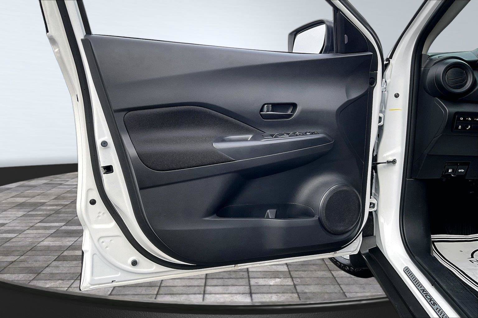 Certified 2025 Nissan Kicks Play S FWD image 23