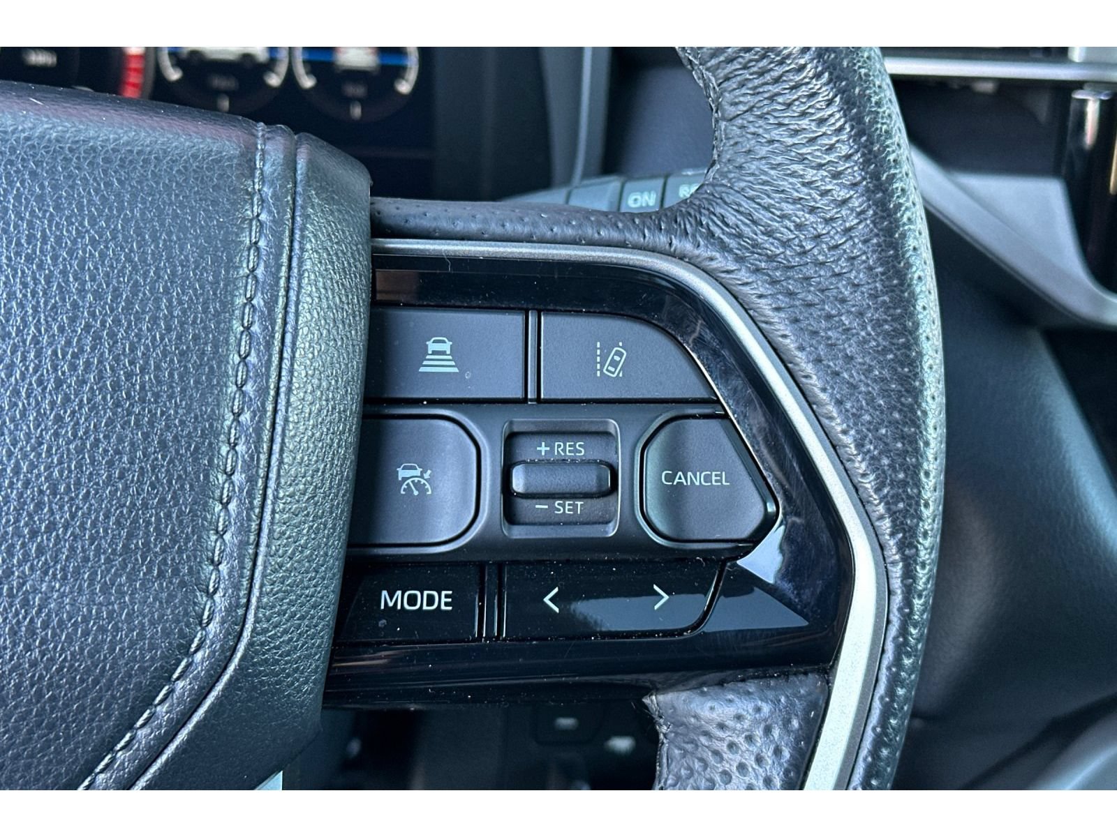 Used 2024 Toyota Sequoia SR5 w/ TRD Off-Road Package AWD/4WD image 29