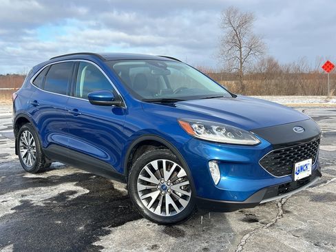 Used 2022 Ford Escape Titanium w/ Class II Trailer Tow Package image 5