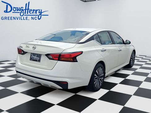 Used 2025 Nissan Altima 2.5 SV FWD image 5