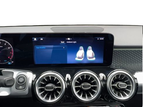 Used 2025 Mercedes-Benz GLB 250 4MATIC image 43