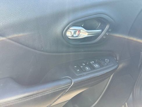 Used 2015 Jeep Cherokee Limited w/ Luxury Group FWD image 5