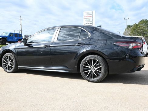 Used 2023 Toyota Camry SE image 2