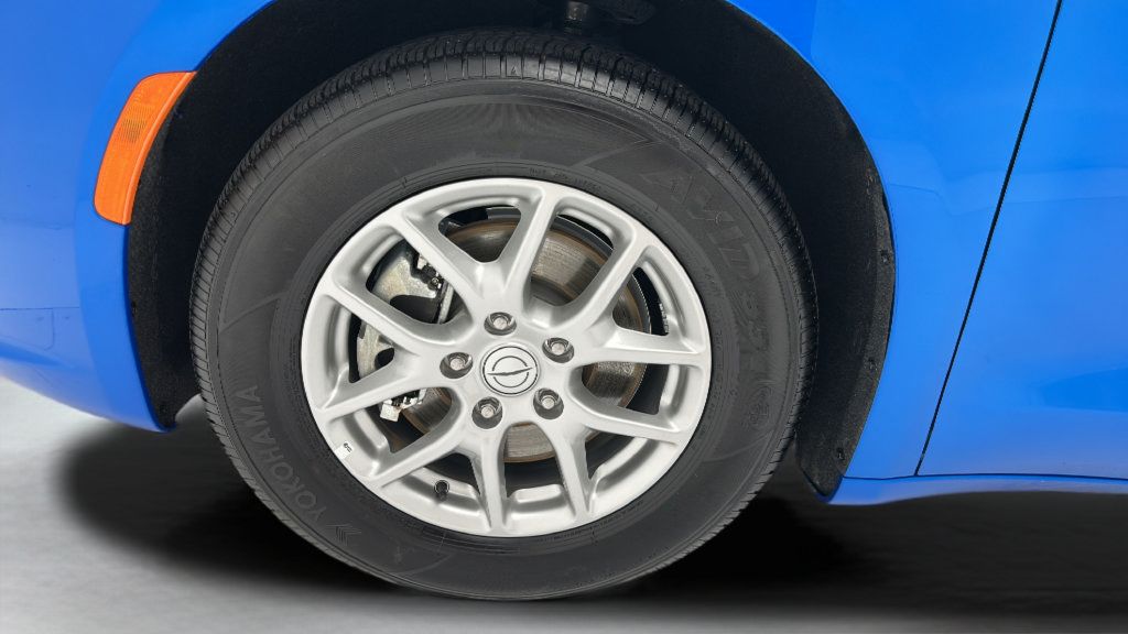 Used 2026 Chrysler Pacifica Select FWD image 8