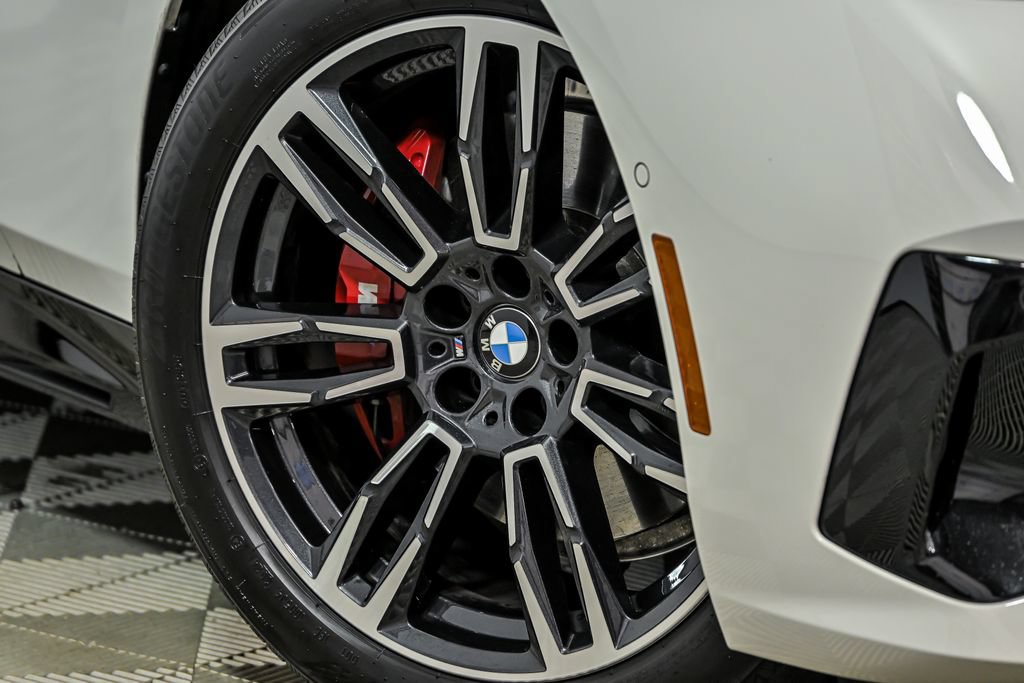 Used 2025 BMW 530i xDrive w/ M Sport Package AWD/4WD image 3