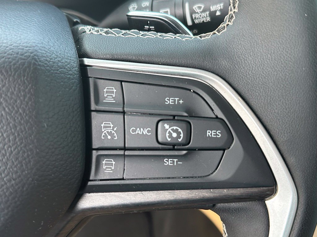 Used 2023 Jeep Grand Cherokee L Limited w/ Luxury Tech Group II AWD/4WD image 31