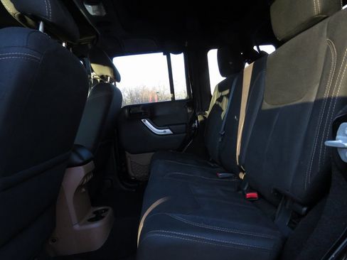 Used 2016 Jeep Wrangler Unlimited Sahara w/ Connectivity Group image 20